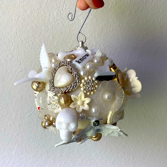 Other - One of a kind white ornament